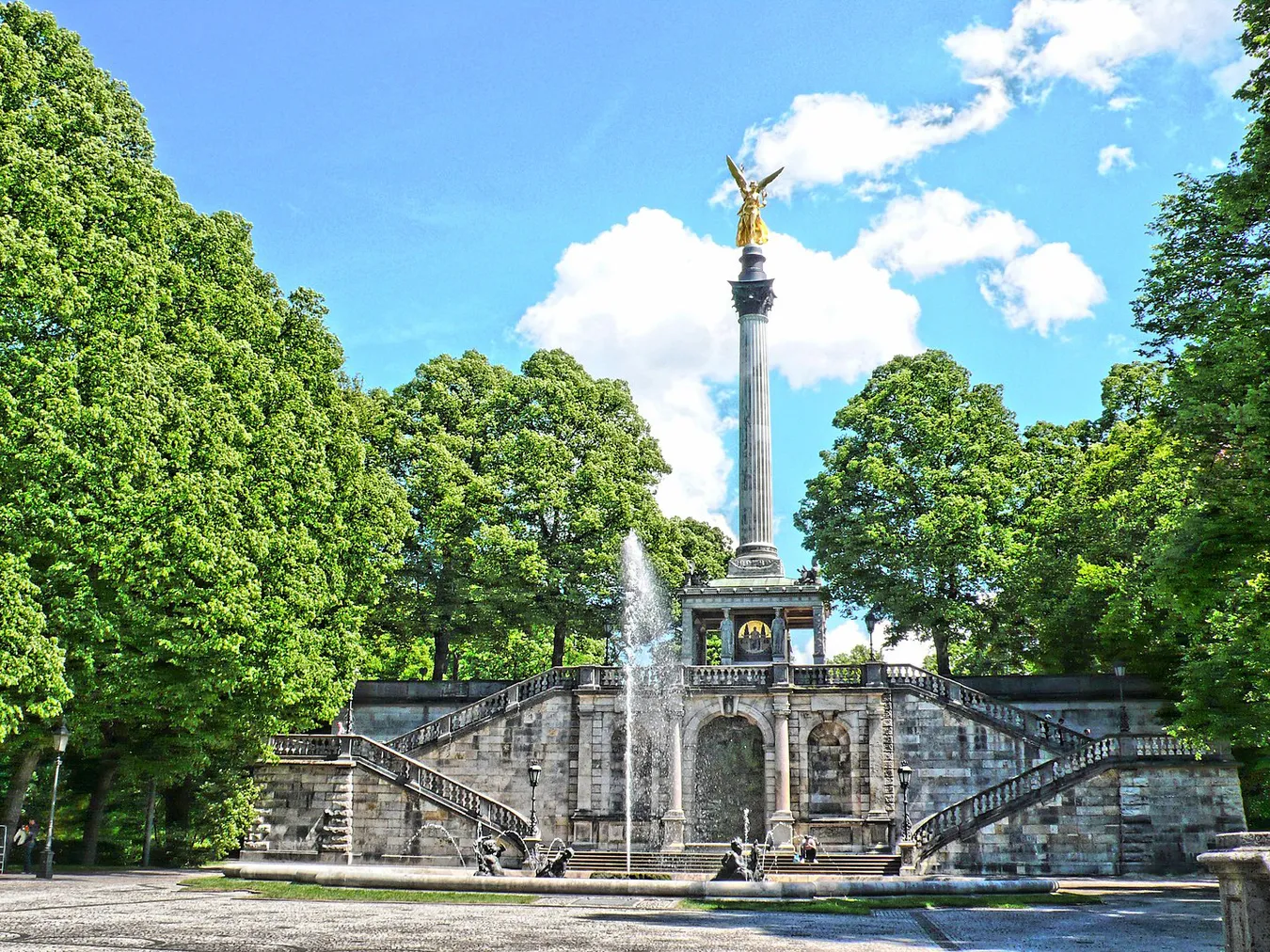 El Ángel de la Paz, Friedensengel, una estatua conmemorativa de la paz en Múnich.