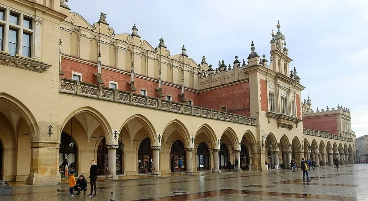 Los arcos de la plaza principal de la ciudad de Cracovia
