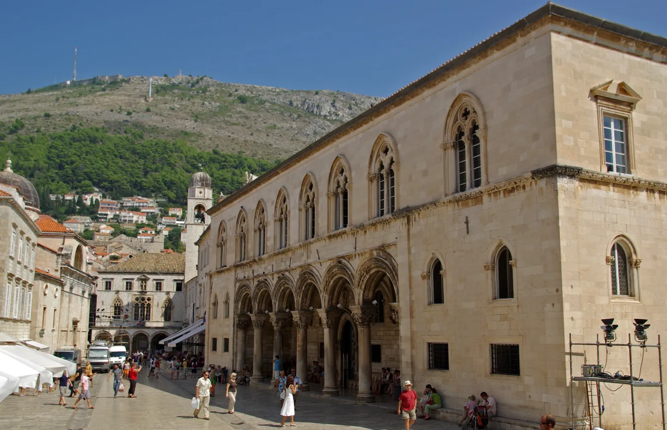 palacio del rectorado en el casco antiguo de Dubrovnik