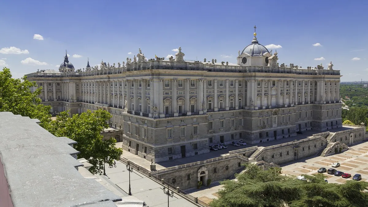 Exterior del Palacio Real desde la parte que da a los Jardines de Sabatini