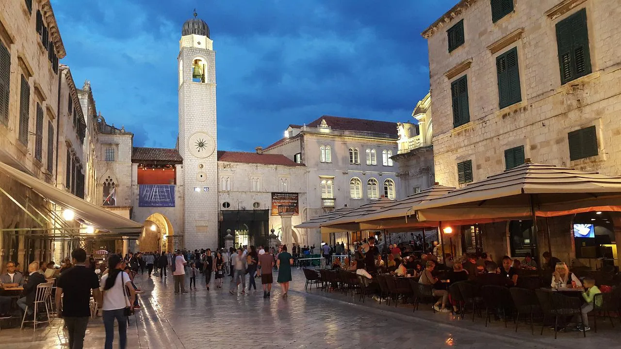 Plaza de la Luza y Torre  del Relojen Dubrovnik