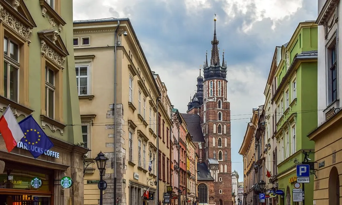 Una de las calles principales del casco histórico de Cracovia