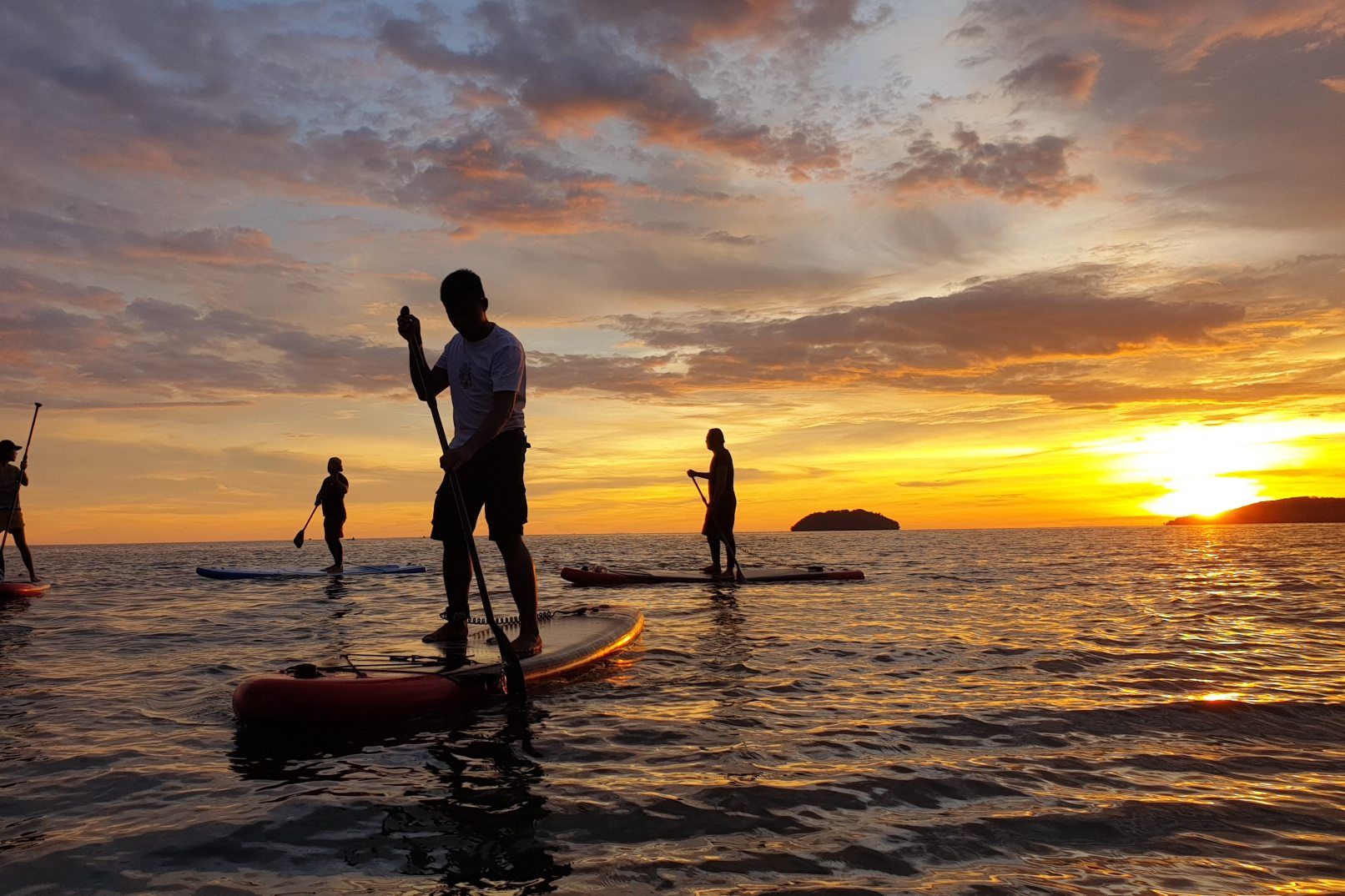 Imagen del tour: Sunrise & Sunset Stand Up Paddle Boarding Experience with Transfer in Kota Kinabalu