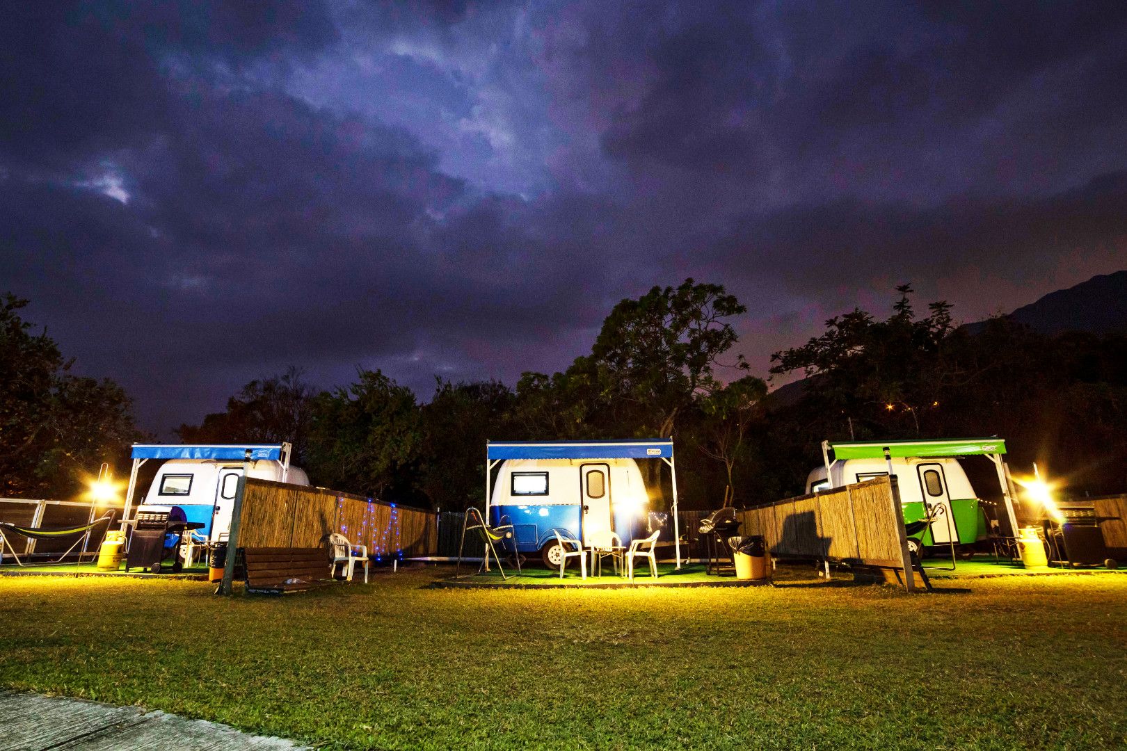 Imagen del tour: Long Coast Glamping, Caravan and Water Sports Experience in Lantau Island Cheung Sha Village