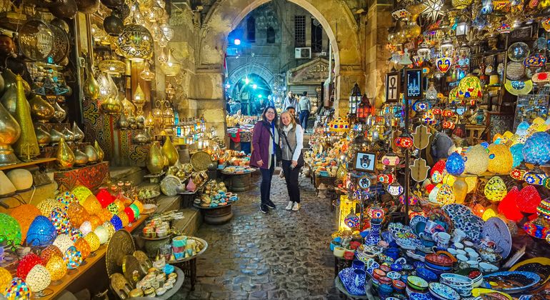 Imagen del tour: Aladino Explorando el Bazar de Khan-el-khailili y la calle Emoez