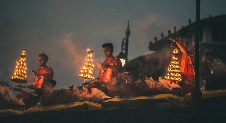 Imagen del tour: Paseo en barco al atardecer con ceremonia nocturna Aaarti (oración)