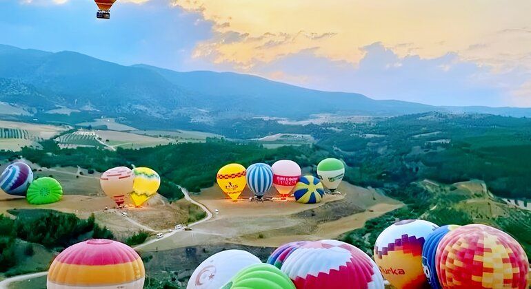Imagen del tour: Vuelo en globo aerostático al amanecer en Pamukkale