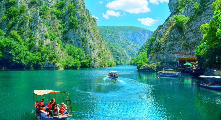 Imagen del tour: Excursión en grupo de medio día desde Skopje al cañón de Matka y la Cruz del Milenio