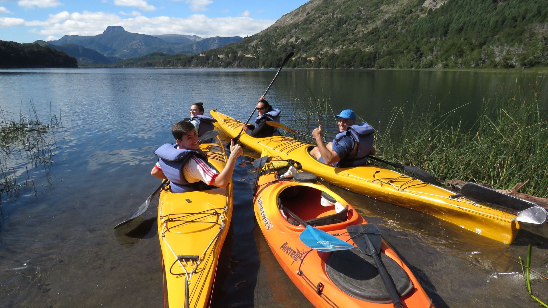 Imagen del tour: Experiencia De Kayak En El Lago Lacar Y Pichi Machonico