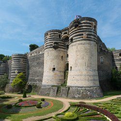 Castillo Angers Portada